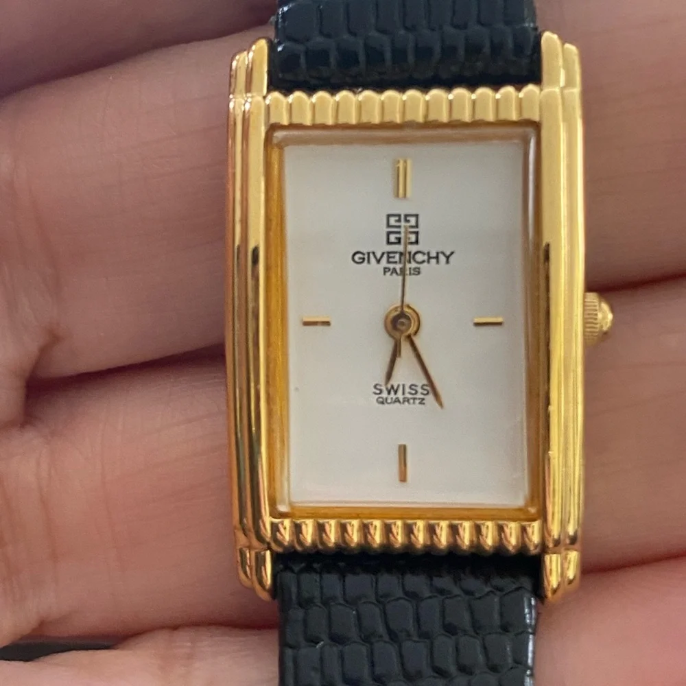 🌷sold🌷Givenchy Ladies watch - Picture 5 of 8